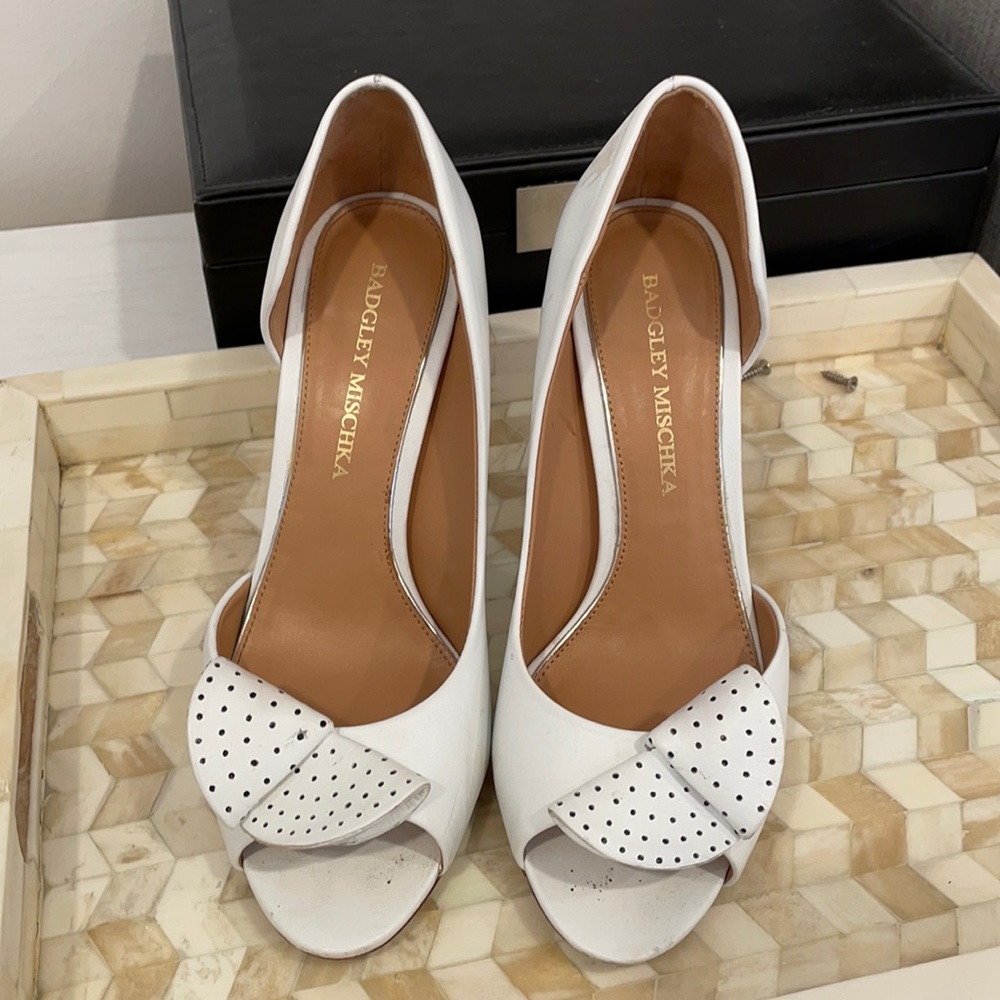 Badgley Mischka peep toe pumps